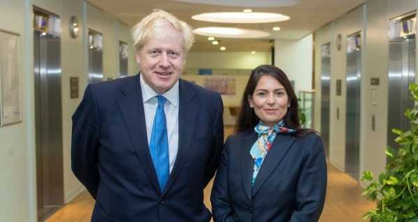PM Johnson, Priti Patel Blamed for 'Attacks Endangering Lawyers' Amid UK Gov’t Crackdown on Migrants
