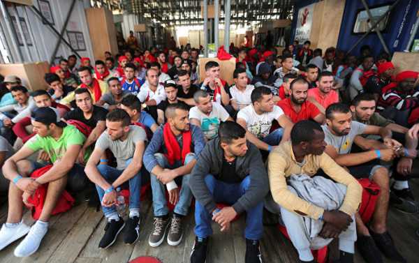 About 200 Migrants Stage Sit-in in Rome Over Allegedly Unpaid Pocket Money