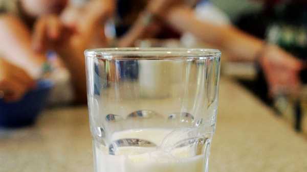 Fewer US teens smoking, doing drugs ... and drinking milk