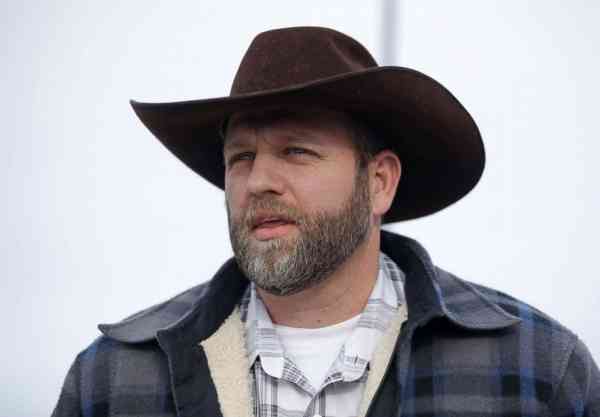 Trump pardons Oregon cattle ranchers at the center of Bundy standoff