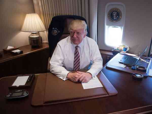 Trump orders redesigned red, white and blue Air Force One