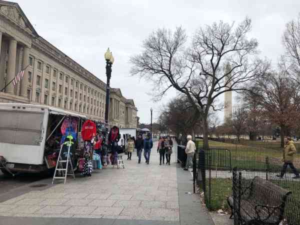 'Oh my God, there's no people': National Mall scene a symbol of shutdown's impact 