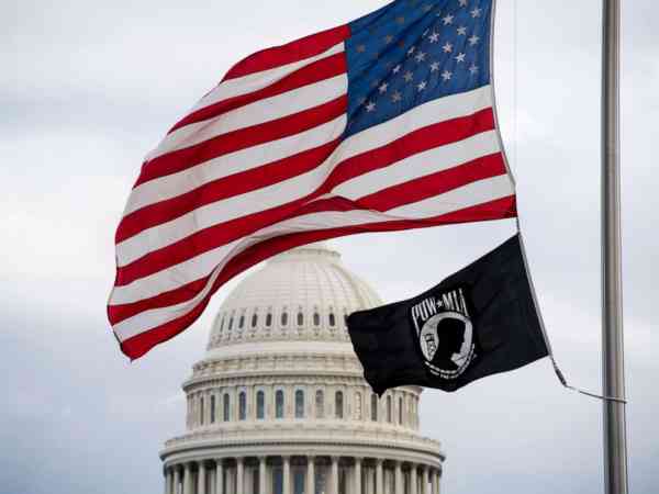 Veterans groups avoid politics and call for shutdown to end