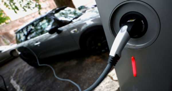 Electric Car Fires May Become Issue as Number of Such Vehicles Continues to Grow, Expert Says