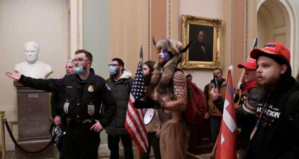 Video Shows Capitol 'Rioters' Ensuring 'Respect' for Senate Chamber as Cop Asks Them to Leave