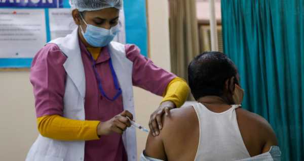 ‘To Take the Jab or Not’: Indian Lawmakers in Dilemma Over Taking COVID Vaccine